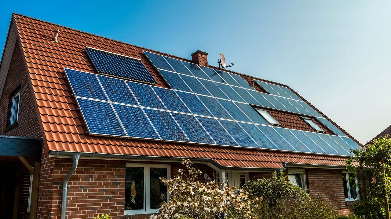 benefits-of-combining-solar-panels-with-attic-conversion