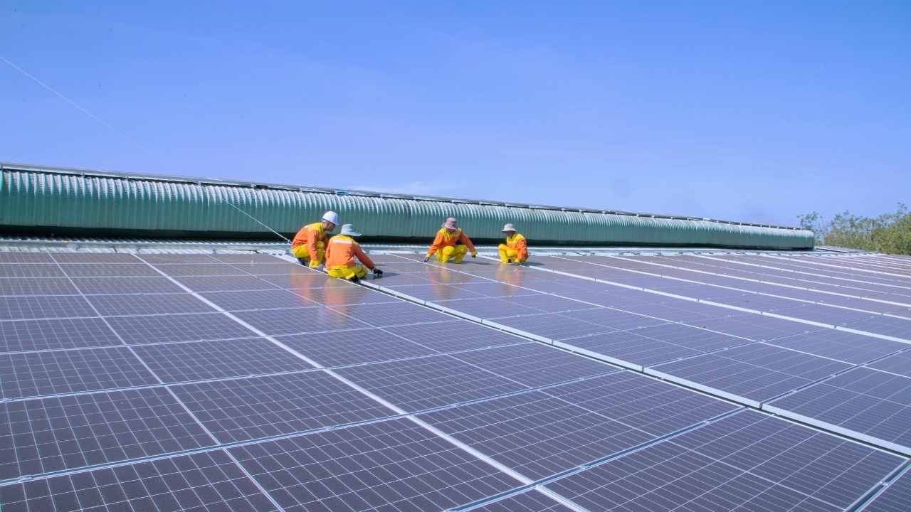 commercial-solar-panel-installation-benefits