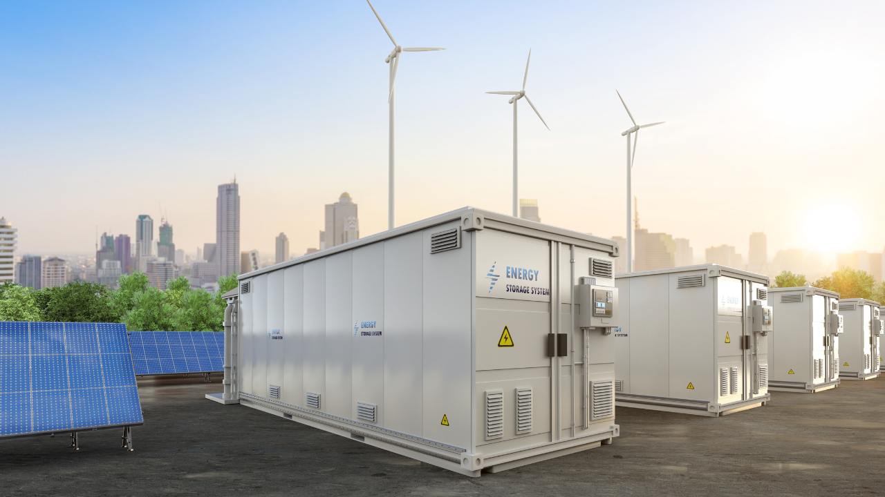what-are-the-backup-power-solutions-for-commercial-properties-using-solar-batteries