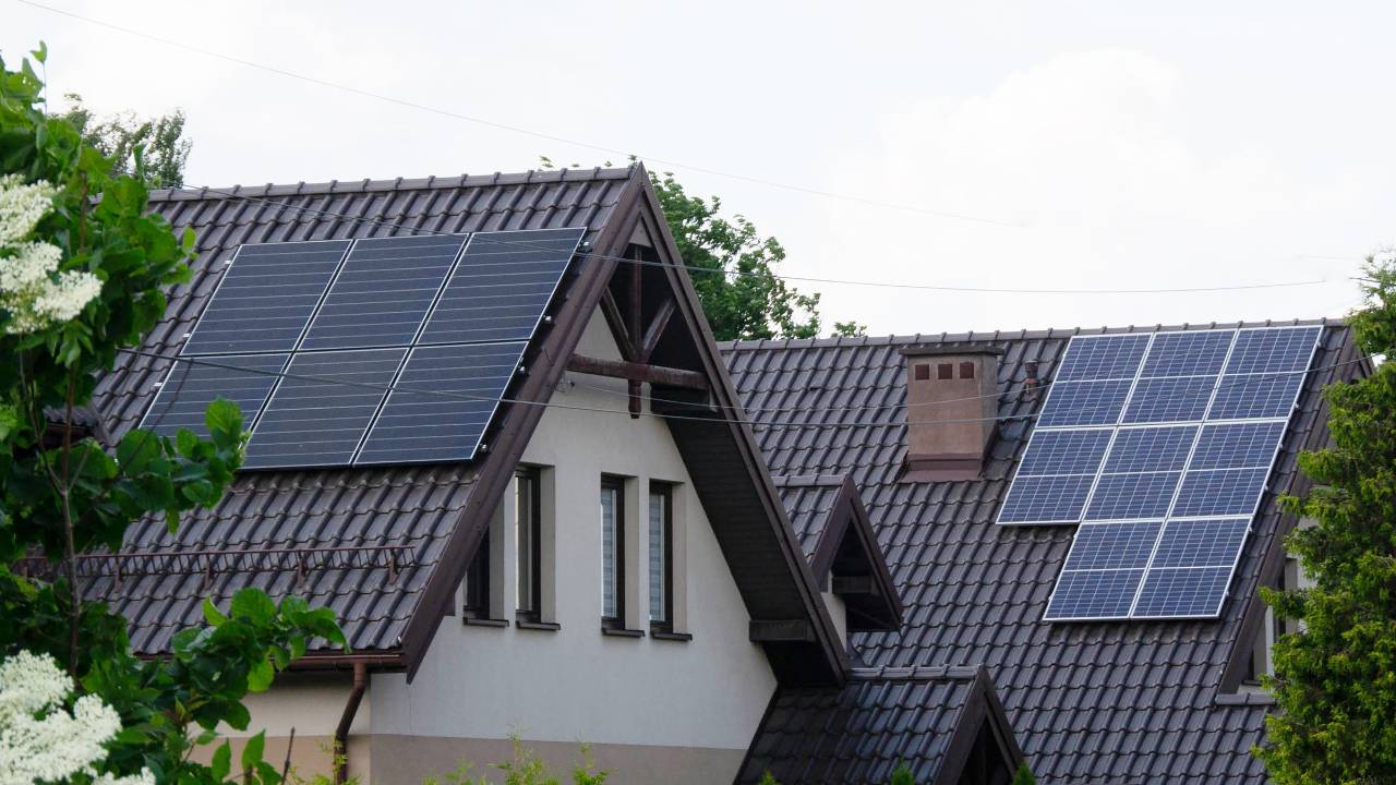 How Many Solar Panels Do You Need for a Four-Bedroom House? 2 what-factors-influence-the-number-of-solar-panels-you-need